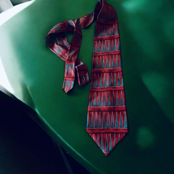 The Metropolitan Museum of Art MOMA Neck Tie 100% Silk 3-1/2” X 60” Made Canada - Picture 1 of 7